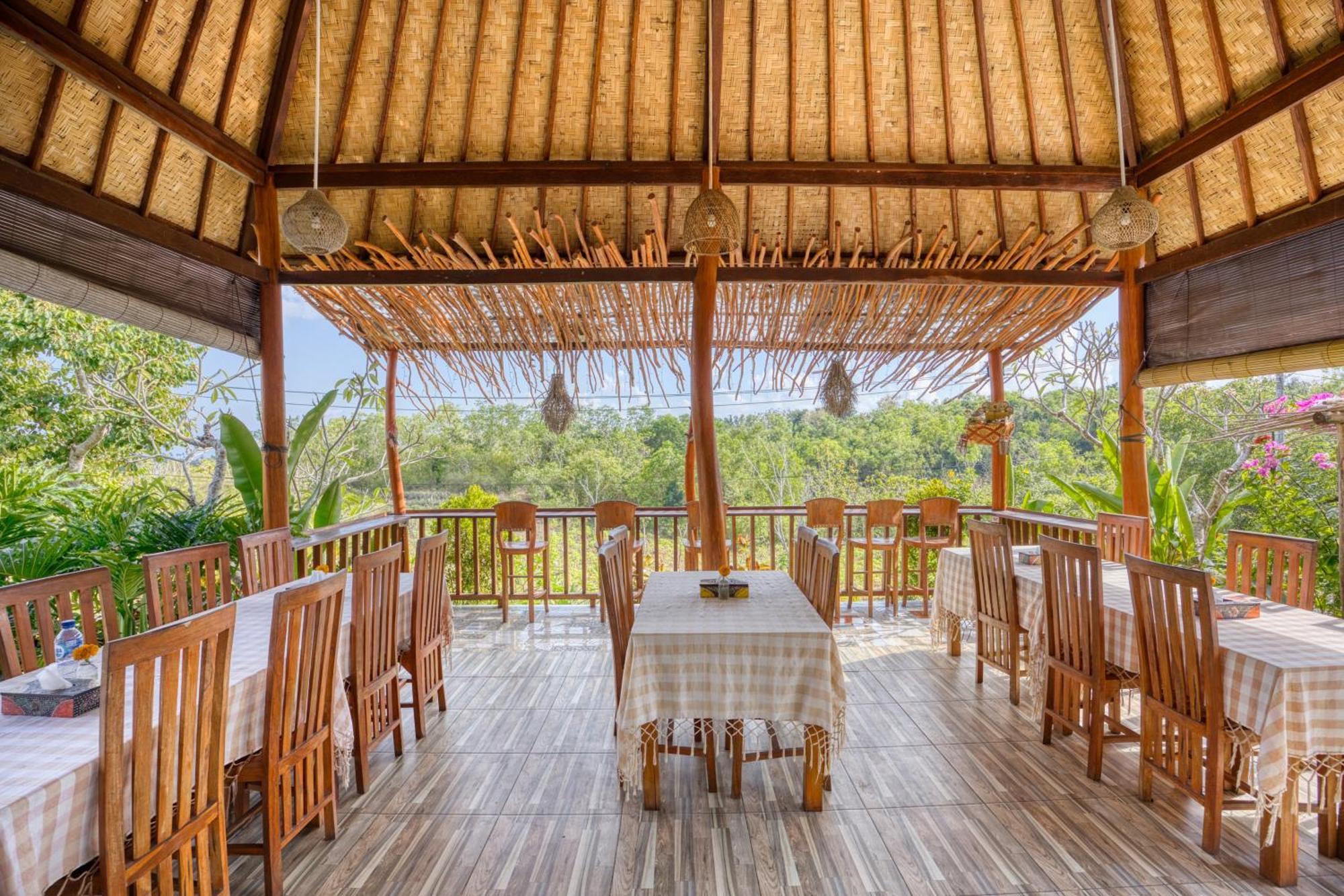 Bagia Bungalows Batumadeg Exterior photo